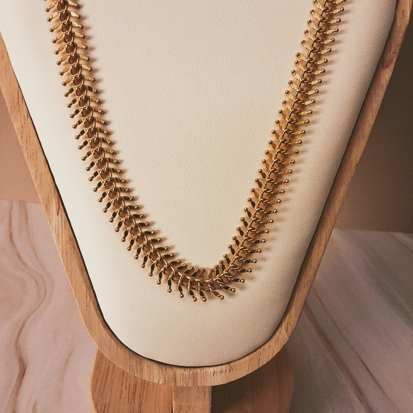 💥 24K Gold Plated Fish Bone Necklace - Picture 5 of 6